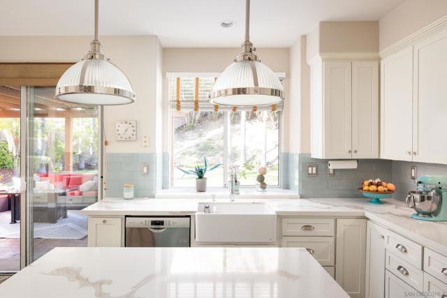 3000 Avenida Ciruela, Carlsbad CA: https://media.crmls.org/mediaz/0a504e9a-e37e-4d84-b7ff-056e34069973.jpg