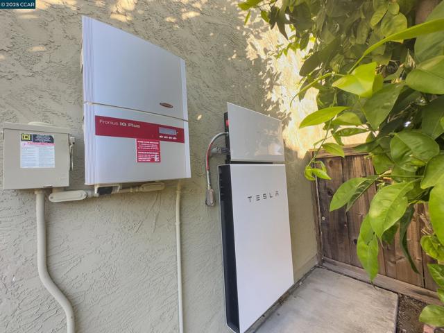 319 Oak Glen Ct, Martinez CA: https://media.crmls.org/mediaz/0a504ffa-f96b-403f-8e9a-f1295e1d9541.jpg