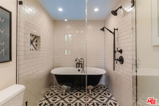 2865 Marquette Drive, Topanga CA: https://media.crmls.org/mediaz/0a50aa40-e009-49ef-941d-bef794003e07.jpg