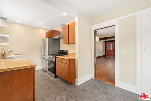 839 Milwood Avenue, Venice CA: https://media.crmls.org/mediaz/0a5241ab-dd09-48b1-8358-adb5a448ca39.jpg