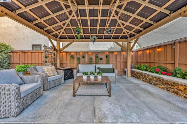 2305 Augusta Ave, Tracy CA: https://media.crmls.org/mediaz/0a527fff-d1ba-4de9-b41e-0a14ca559041.jpg