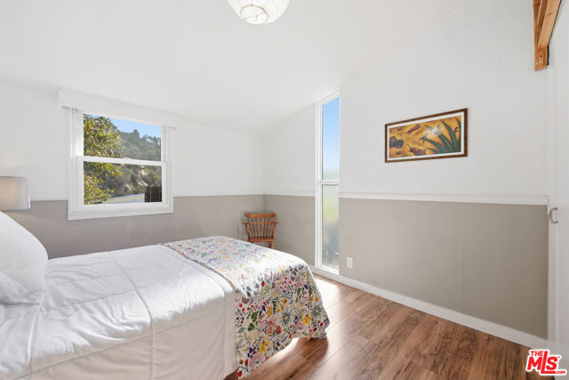 19511 Sunken Trail, Topanga CA: https://media.crmls.org/mediaz/0a53380c-9fb1-4e83-a98d-b468605a9083.jpg