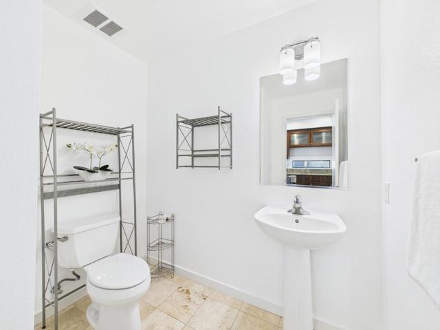 904 Zephyr Drive, Oakland CA: https://media.crmls.org/mediaz/0a537035-d18b-4b24-a20f-67fed531b0a2.jpg
