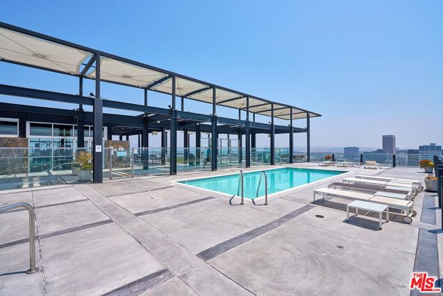 3810 Wilshire Boulevard, Los Angeles CA: https://media.crmls.org/mediaz/0a54099c-c4b2-4c58-a9aa-a34e606d0436.jpg