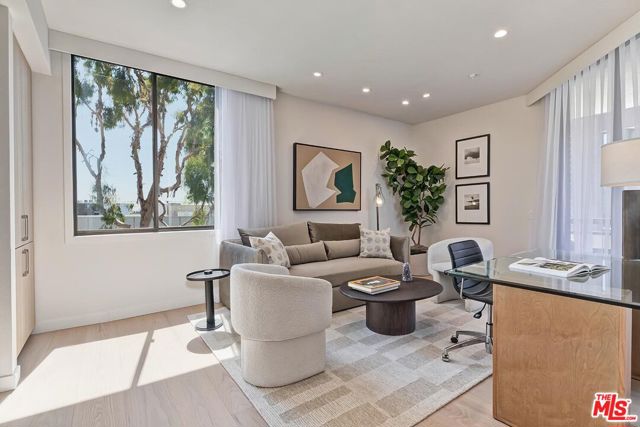 300 N Swall Drive, Beverly Hills CA: https://media.crmls.org/mediaz/0a54fdcd-8876-4c14-8d9a-ffa70a271287.jpg