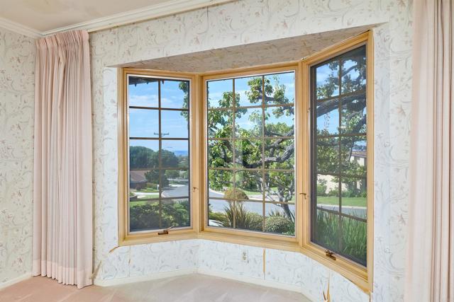 3190 Falcon Drive, Carlsbad CA: https://media.crmls.org/mediaz/0a552296-6d12-4a1f-ae48-c26ed3004d4f.jpg