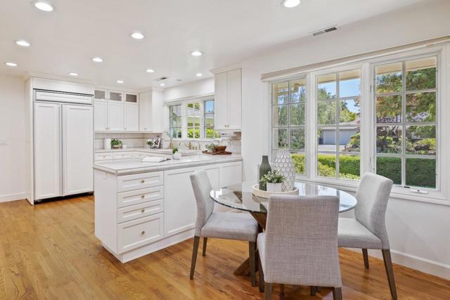 1435 Highland View Court, Los Altos CA: https://media.crmls.org/mediaz/0a553afb-e59d-4615-851c-3adf7df411ed.jpg