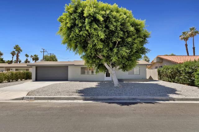 73765 Catalina Way, Palm Desert CA: https://media.crmls.org/mediaz/0a567c25-d411-4258-a6e7-3cac71eae858.jpg