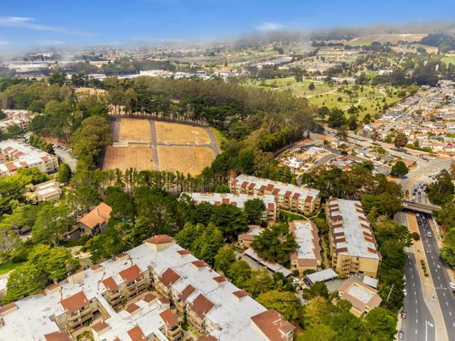 377 Mandarin Drive, Daly City CA: https://media.crmls.org/mediaz/0a571846-84d1-45b7-8287-eadbb2ccb017.jpg