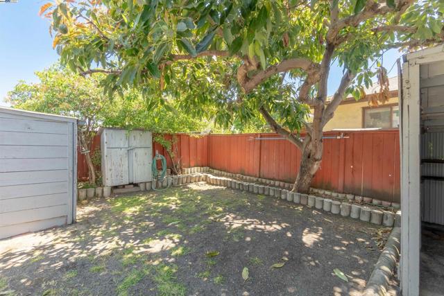 14510 Locust St, San Leandro CA: https://media.crmls.org/mediaz/0a573d4f-af8b-4b74-9db1-a2eeb83619d4.jpg