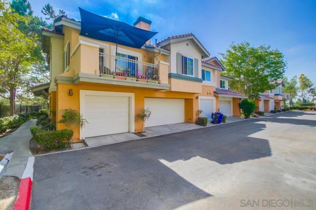 12079 Tivoli Park Row, San Diego CA: https://media.crmls.org/mediaz/0a578e66-ef85-4bf0-884d-9e34d35a248b.jpg