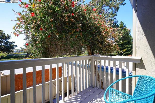 739 Aries Ln, Foster City CA: https://media.crmls.org/mediaz/0a57ed32-1319-4faf-b29f-55e06ef4cc3d.jpg