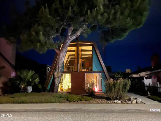 5205 Beachcomber Street, Oxnard CA: https://media.crmls.org/mediaz/0a58b6e7-d754-45f5-a282-0aa15b4454c1.jpg