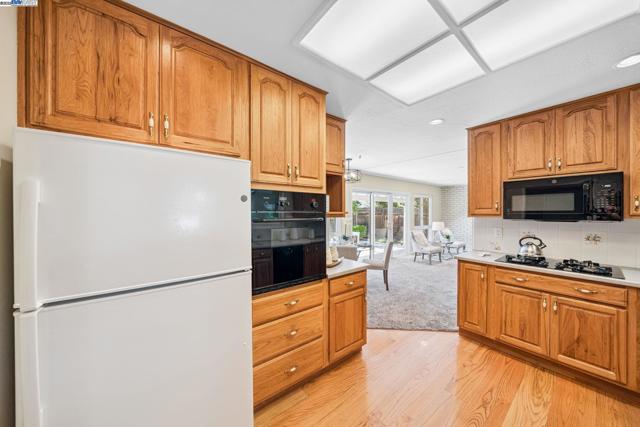 2082 Boxwood Way, Fremont CA: https://media.crmls.org/mediaz/0a590650-b90a-4978-b544-53cfba42a74d.jpg