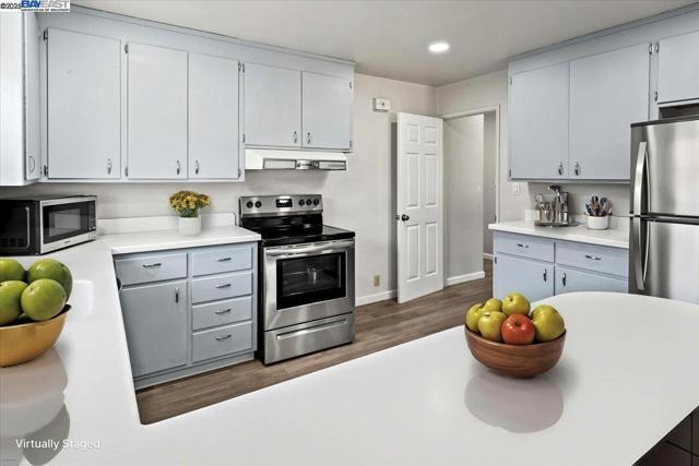 4105 Heyer Ave, Castro Valley CA: https://media.crmls.org/mediaz/0a592ab7-6996-4a9c-9940-4dbab9e95e7f.jpg
