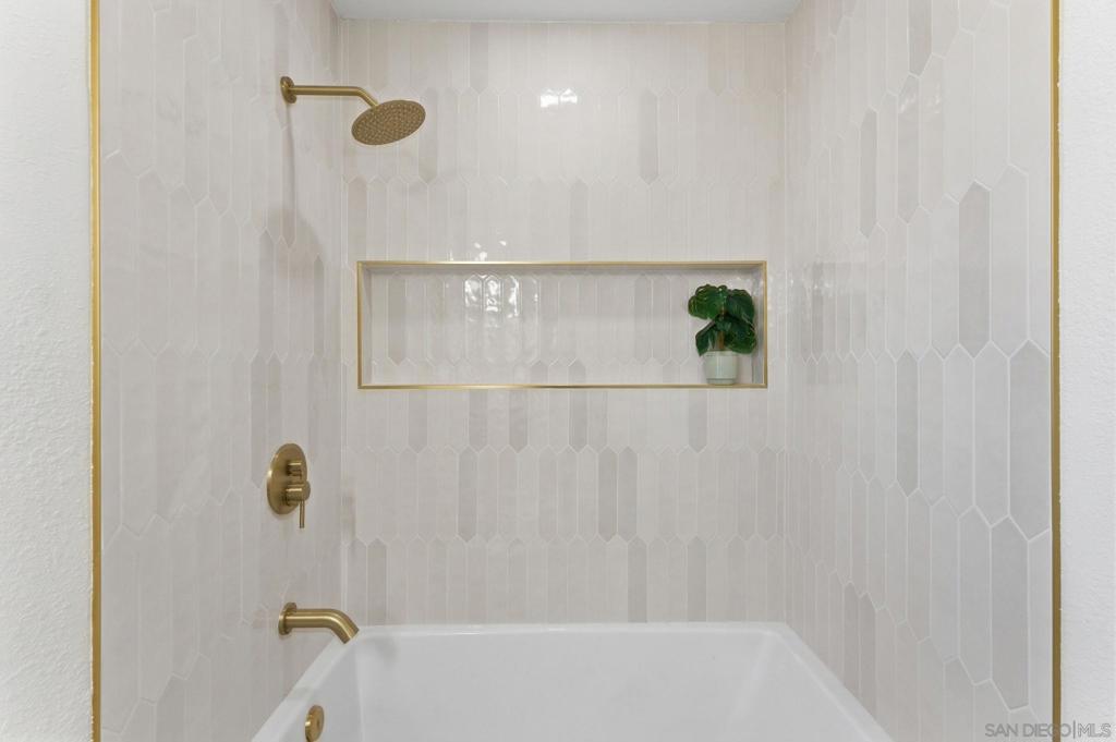 https://media.crmls.org/mediaz/0a598ba8-79b4-4040-9cd3-812db21e51a9.jpg?preset=X-Large