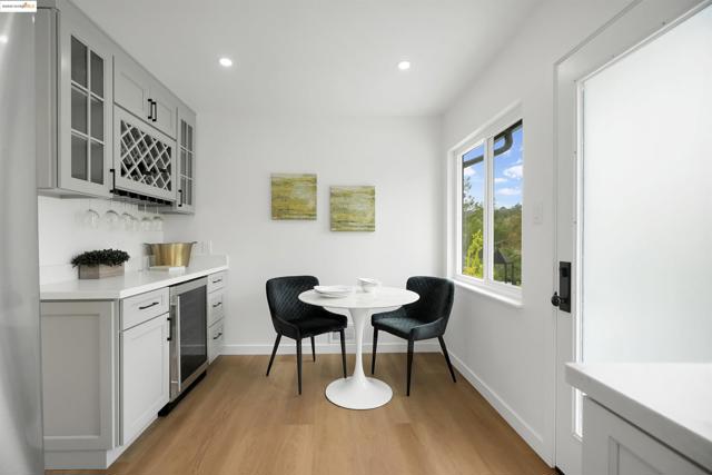 4847 Dunkirk Ave, Oakland CA: https://media.crmls.org/mediaz/0a5992a7-9146-4721-935a-932653125a42.jpg