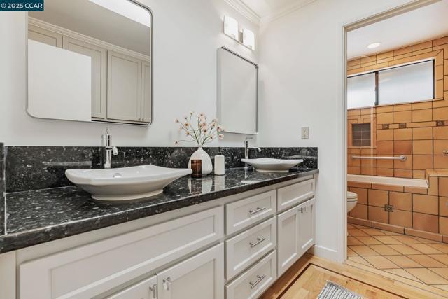 3180 Arbolado Dr, Walnut Creek CA: https://media.crmls.org/mediaz/0a59ad06-17ef-4239-b18c-213a8b485754.jpg