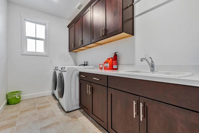 290 Waterside Place, Bethel Island CA: https://media.crmls.org/mediaz/0a59e524-a461-4769-ae0b-c8079e8d98a6.jpg