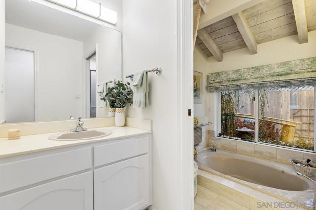 1059 Hymettus Ave, Outside Area (Inside Ca) CA: https://media.crmls.org/mediaz/0a59e68b-4fdd-4b22-8318-b52fbc5c92e3.jpg