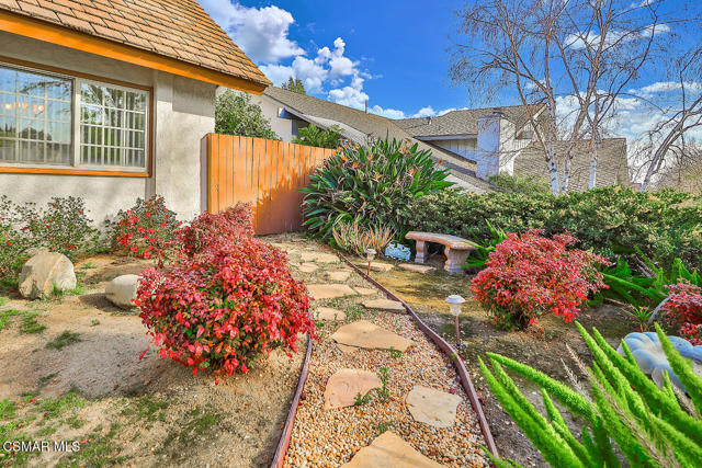 5260 Edgeware Drive, Calabasas CA: https://media.crmls.org/mediaz/0a5a865c-3cc8-4eaa-9848-dfc50b64266b.jpg
