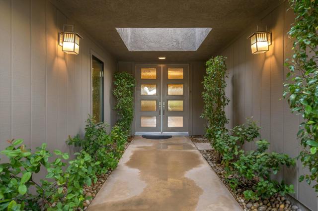 10 Colgate Drive, Rancho Mirage CA: https://media.crmls.org/mediaz/0a5a9f14-4922-43fe-8af5-109fb1e1348d.jpg