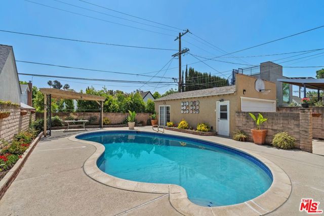 408 Beachwood Drive, Los Angeles, California 90004, 3 Bedrooms Bedrooms, ,2 BathroomsBathrooms,Single Family Residence,For Sale,Beachwood,24397879