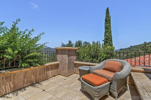 19557 Fortuna Del Este, Escondido CA: https://media.crmls.org/mediaz/0a5b150f-29f5-4de4-ac1a-783b86f3b147.jpg