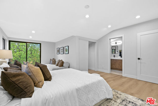 5132 Escobedo Drive, Woodland Hills CA: https://media.crmls.org/mediaz/0a5b352c-6eee-40dc-95c5-b2a9250eff0c.jpg