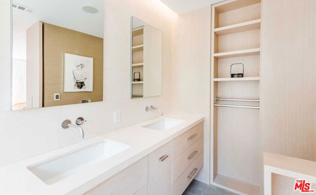3279 LEDGEWOOD Drive, Los Angeles CA: https://media.crmls.org/mediaz/0a5b36d1-0360-4e76-afb1-7b1803a5c789.jpg