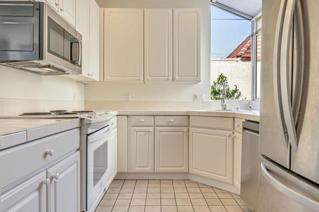 2561 Park Boulevard, Palo Alto CA: https://media.crmls.org/mediaz/0a5b4bbc-9307-4168-9feb-f561e7b1207c.jpg