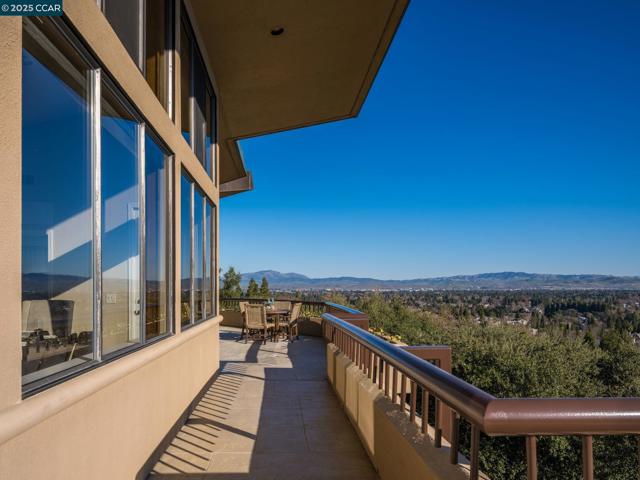 21 Deer Oaks Ct, Pleasanton CA: https://media.crmls.org/mediaz/0a5b5861-c8c5-4597-9a19-1d45194f231f.jpg