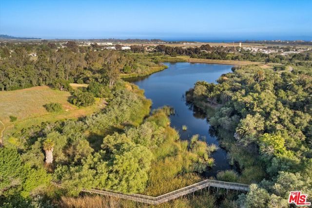 6591 Camino Venturoso, Goleta CA: https://media.crmls.org/mediaz/0a5bab1c-0987-4ca0-9ff3-95f2b2e8385a.jpg