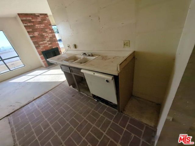 7300 Franklin Avenue, Los Angeles CA: https://media.crmls.org/mediaz/0a5bb27e-986a-4f3c-8bad-9b62d86c3ec4.jpg