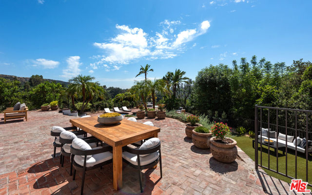 9714 Oak Pass Road, Beverly Hills CA: https://media.crmls.org/mediaz/0a5cb319-701f-4af0-ab26-b0c6394504be.jpg