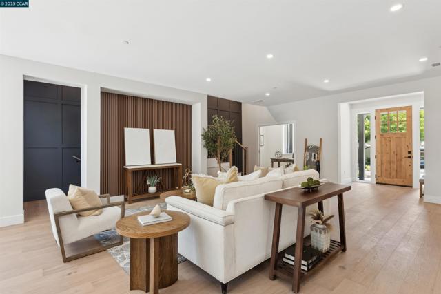 951 Yorkshire Ct, Lafayette CA: https://media.crmls.org/mediaz/0a5cbde0-dd3d-445d-b369-8f03204bc4d3.jpg