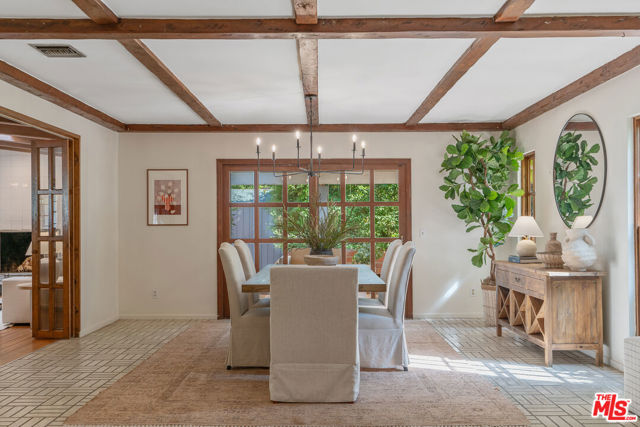 4835 Corbin Avenue, Tarzana CA: https://media.crmls.org/mediaz/0a5ce6dc-8468-400f-adf8-61151116c4b0.jpg