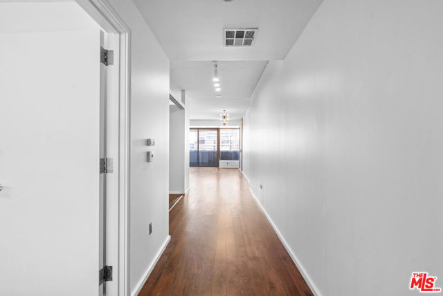 1155 S Grand Avenue, Los Angeles CA: https://media.crmls.org/mediaz/0a5cfeeb-457e-422f-bc5e-dbf2c90dd5c2.jpg