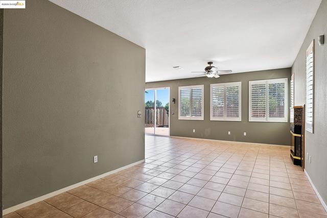 2 Quiet Path Ct, Pittsburg CA: https://media.crmls.org/mediaz/0a5d398c-6e3c-45a5-aecb-58a2b861f4d0.jpg