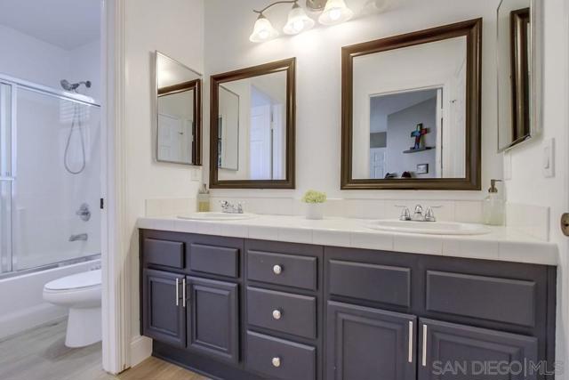 3207 Meadow Side Pl, Escondido CA: https://media.crmls.org/mediaz/0a5d5f74-616a-4d4a-9e45-324152452f5b.jpg