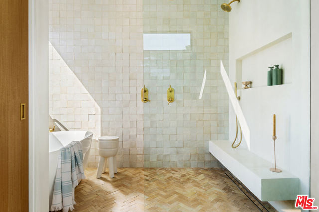 3981 Beethoven Street, Los Angeles CA: https://media.crmls.org/mediaz/0a5da207-0c5c-4025-81ba-46391470ef8c.jpg