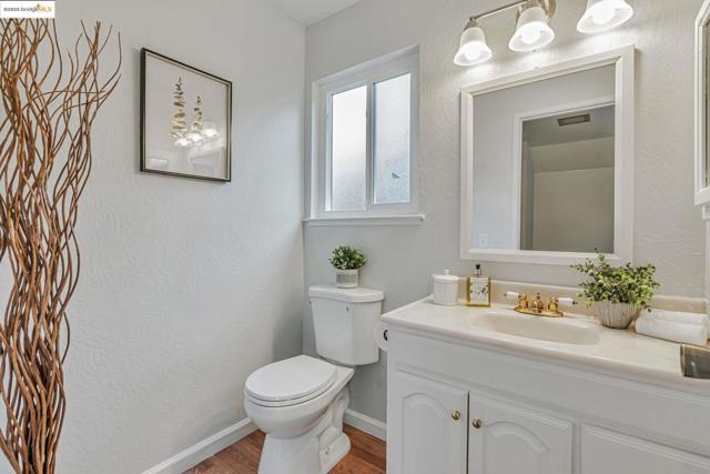 4414 Willow Glen Ct, Concord CA: https://media.crmls.org/mediaz/0a5de297-78a2-4005-a19b-4e2e3bc43fd6.jpg