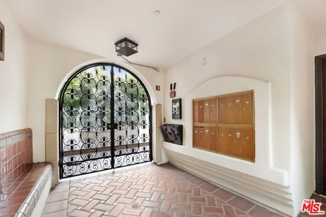 1320 N Harper Avenue, West Hollywood CA: https://media.crmls.org/mediaz/0a5f0de4-0580-40cd-ae9e-80093fae4d88.jpg