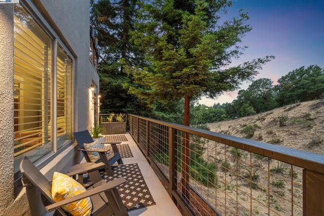 2005 TUNNEL RD, Oakland CA: https://media.crmls.org/mediaz/0a5f5633-1562-4e79-b9f0-db6a5d09c874.jpg