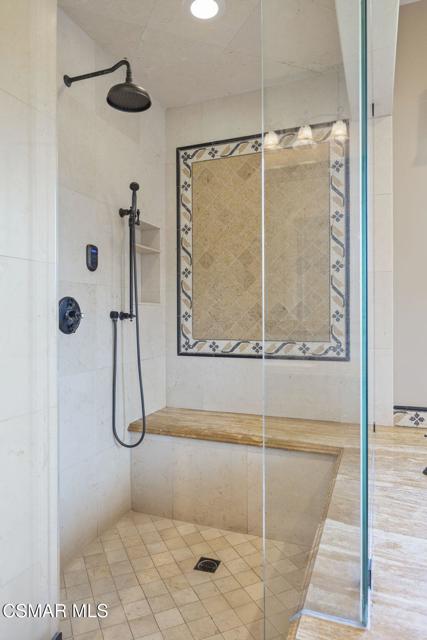82 Queens Garden Drive, Thousand Oaks CA: https://media.crmls.org/mediaz/0a5f9d76-cfc6-4927-bc87-5edde6b2a558.jpg
