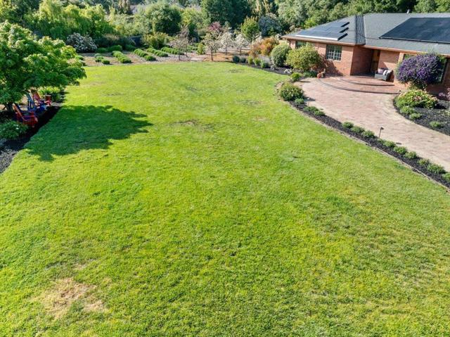 20811 Norada Court, Saratoga CA: https://media.crmls.org/mediaz/0a6041ac-32de-4a42-83a9-96bf87abbbc3.jpg