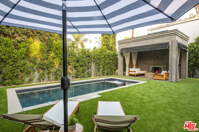4112 Shadyglade Avenue, Studio City CA: https://media.crmls.org/mediaz/0a615498-f5f8-4bea-bf4c-467a942150c1.jpg