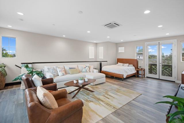 956 Urania Avenue, Encinitas CA: https://media.crmls.org/mediaz/0a618402-7de2-4ab8-865a-8ef45bda5fa3.jpg
