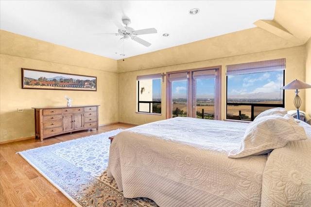 275 Nicholson Drive, Hollister CA: https://media.crmls.org/mediaz/0a61db64-114c-4ba0-9aec-8fabb07b38b5.jpg