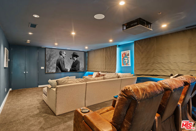 17352 Magnolia Boulevard, Encino CA: https://media.crmls.org/mediaz/0a61f3ca-26c4-4c54-bd40-9b4fad038127.jpg